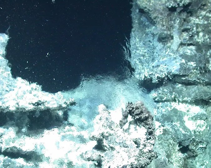 Оазис за Полярным кругом: учёные нашли гидротермальные очаги на глубине 3 километра