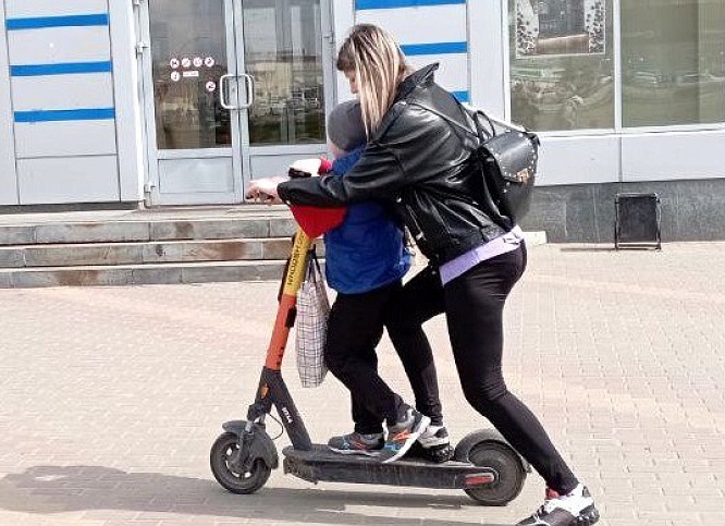 В России запретят ездить на электросамокатах детям младше 16 лет