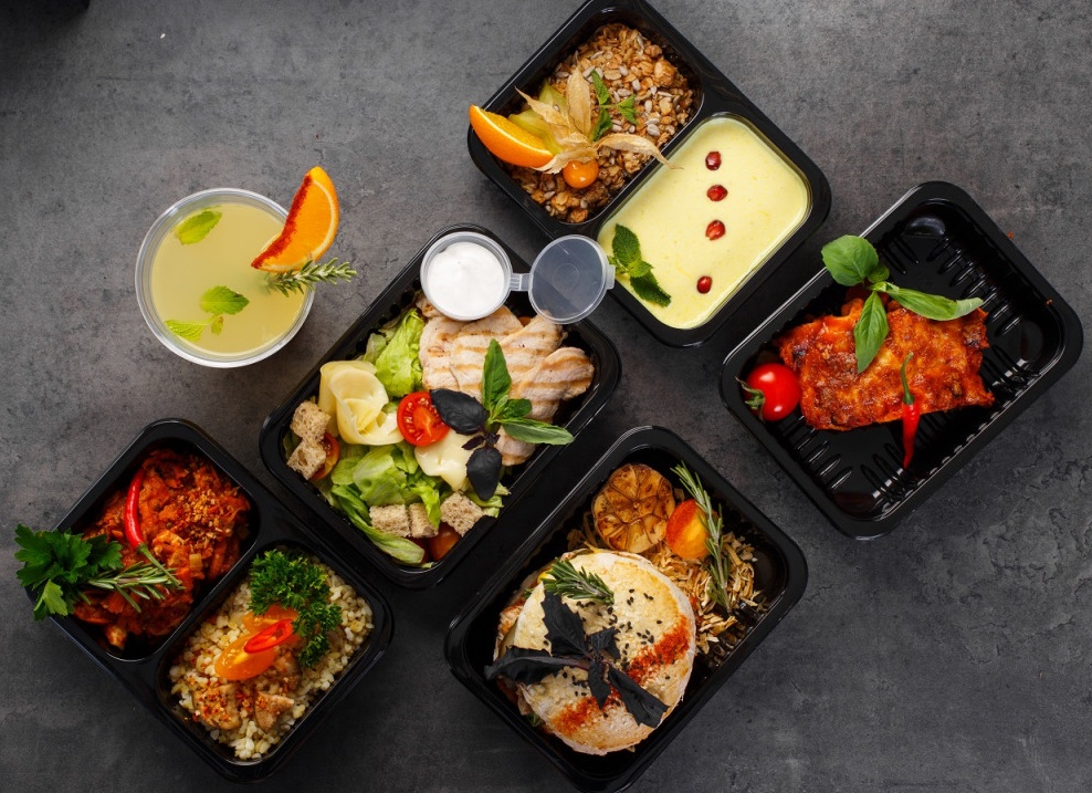 Более 60% заказанных с доставкой блюд оказались непригодными для еды